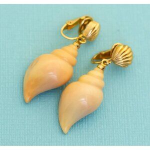 Vintage Faux Shells Gold Tone Clip On Earrings by Avon - E1